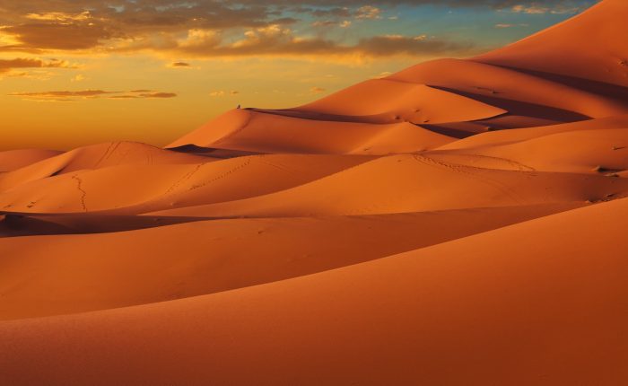 Atardecer en las dunas de merzouga viaje inmersion desierto morocco indigo